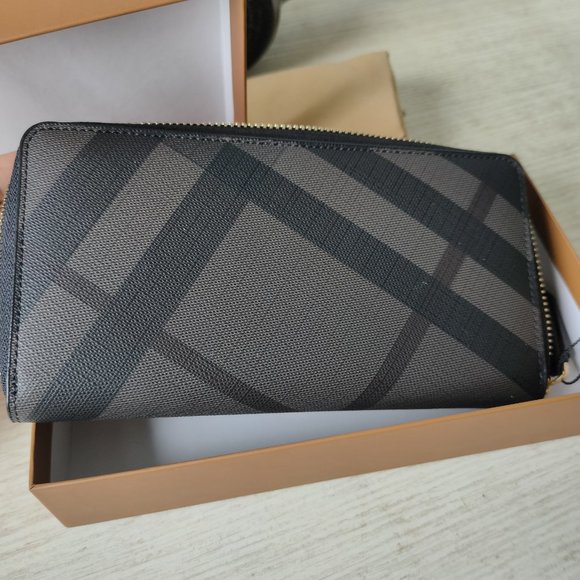 My Favorite Purse Burberry Long Wallet Card Holder - Picture 13 of 13